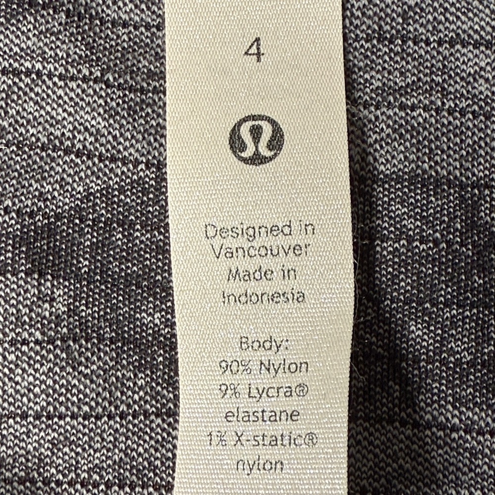 Lululemon Cates Tee‎ Shirt Top Women 4 Black Gray Camo Stretch Sporty Gorpcore - Picture 4 of 14